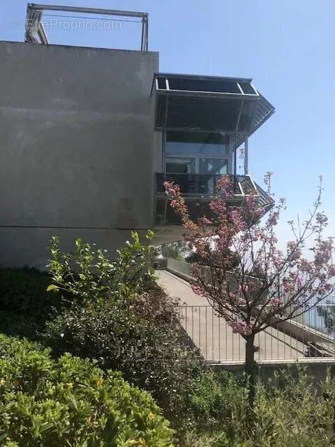 Eze, 2 pieces vue mer avec solarium sur le toit,  cave, parking possible - photo 14