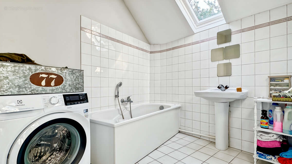 Maison à SAINT-NOM-LA-BRETECHE