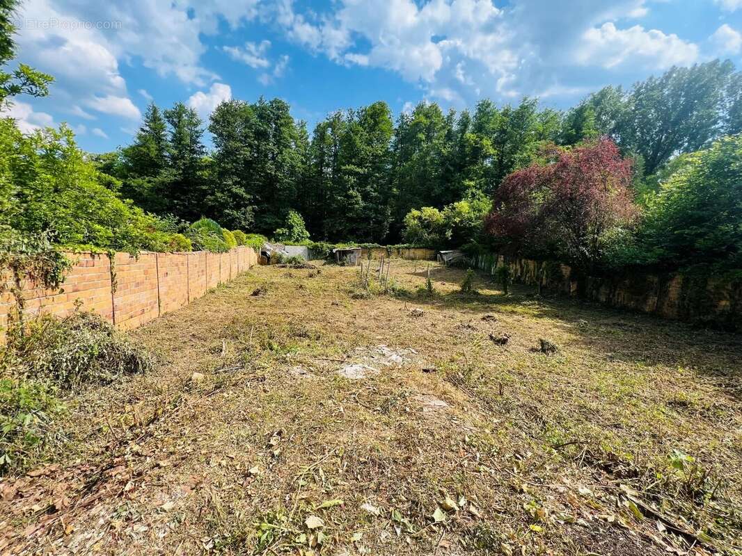Terrain à DAMPIERRE-EN-YVELINES
