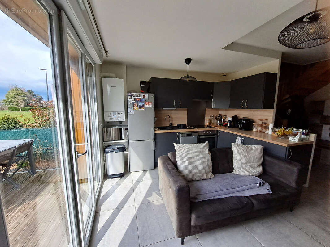 Appartement à MONTAGNY-LES-LANCHES