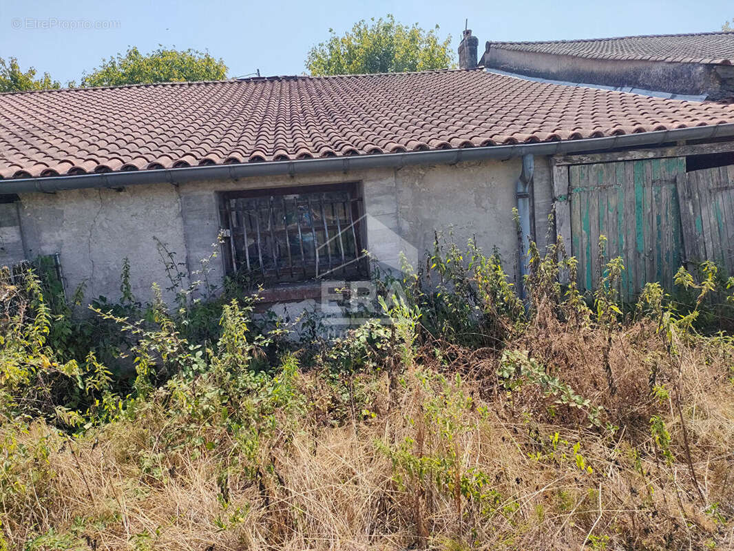 Maison  + grange à vendre à Saugon - travaux à prévoir - photo 12