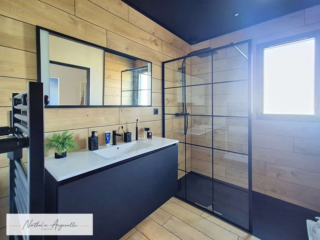 Nuces   Maison contemporaine 144 m2 de plain-pied avec piscine - photo 9