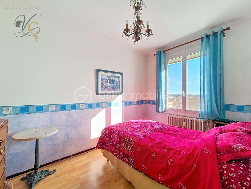 Appartement lumineux au dernier étage avec terrasse et parking sécurisé - photo 11