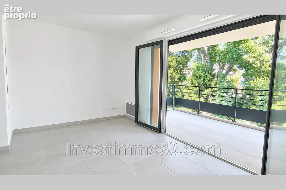 Appartement 1 pièce 22 m² à vendre à Hyeres (83400) - photo 2