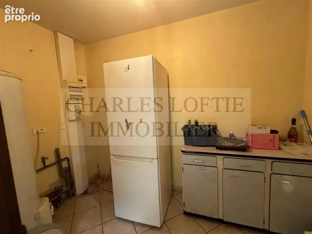 Maison familiale avec garage attenant, sur terrain de plus de 4900 m² - photo 8