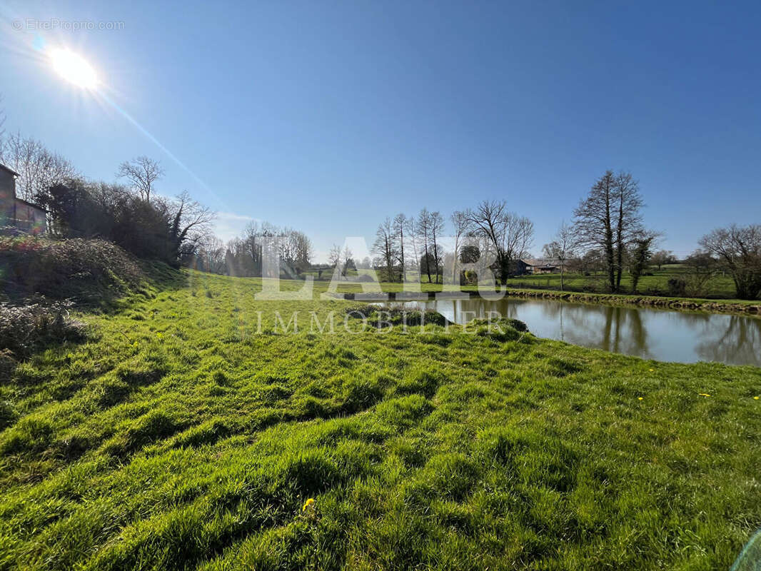 Maison à LE MELE-SUR-SARTHE