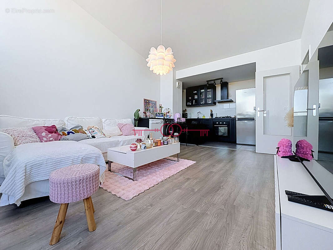 À VENDRE - Charmant 2 pièces lumineux avec terrasse, dernier étage et parking - Secteur Neufchâtel à Reims - photo 5