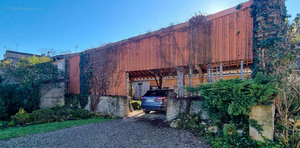 abri voiture - Maison à LERAN