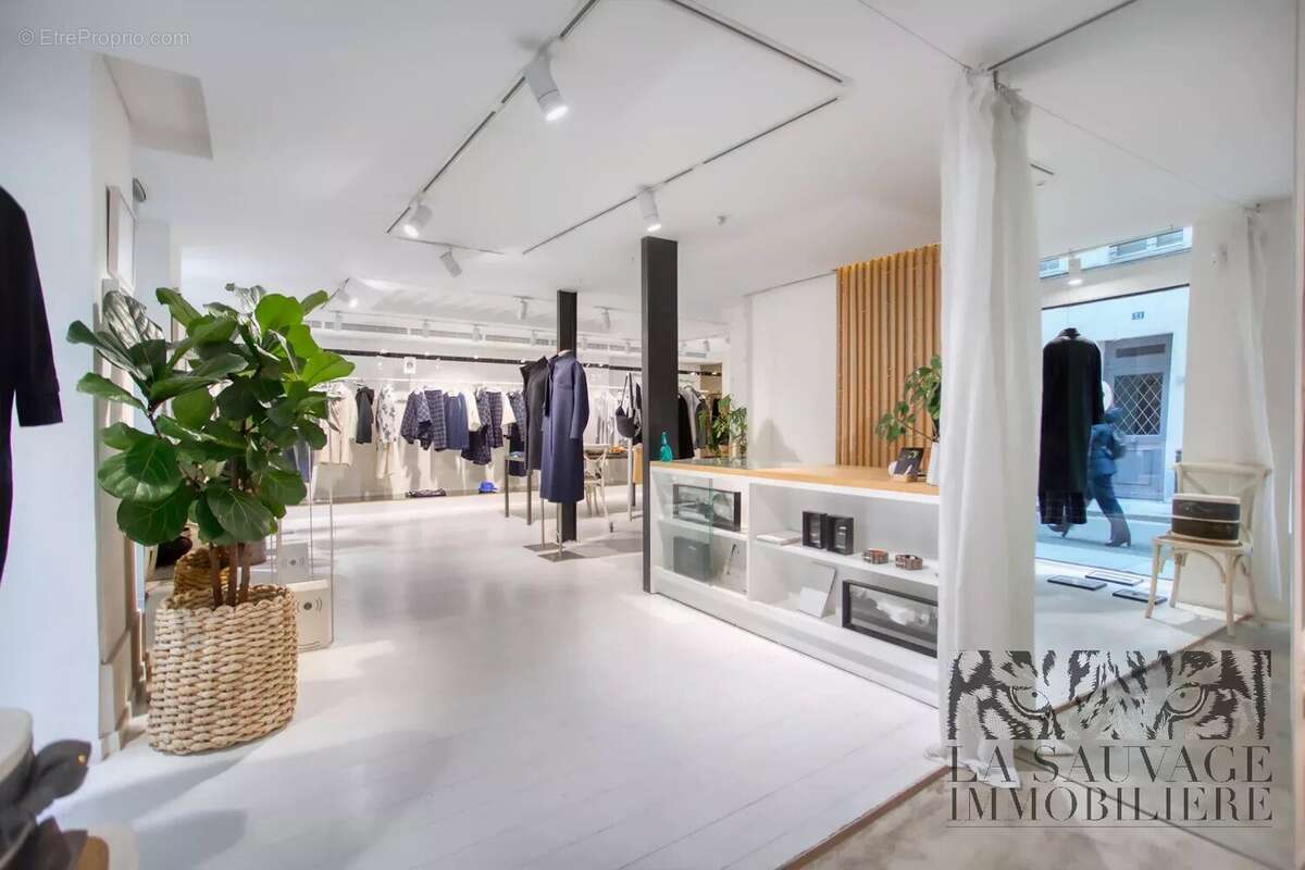 Commerce à PARIS-1E