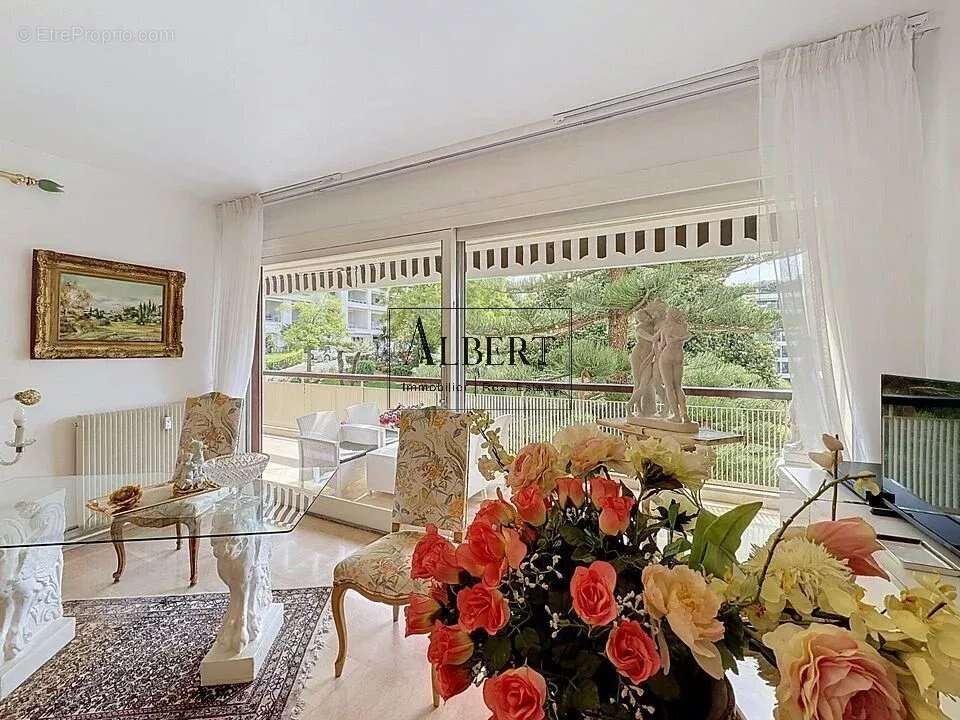Cannes Centre – Élégant 3 pièces au cœur d’un parc historique - photo 6