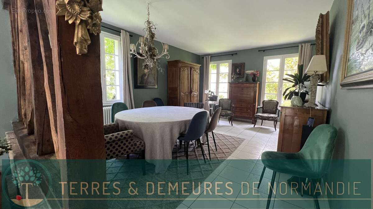 A vendre Authentique demeure normande 260m² issue de deux longères, 5 chambres, dépendances et jardin paysager 3400m², environne - photo 2