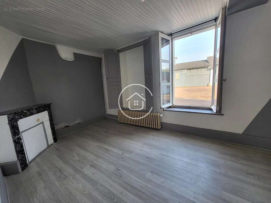 Maison à LA CHAPELLE-VENDOMOISE