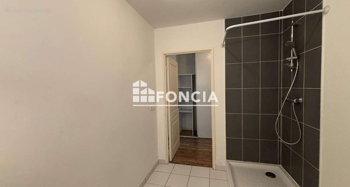 Appartement à AVRILLE