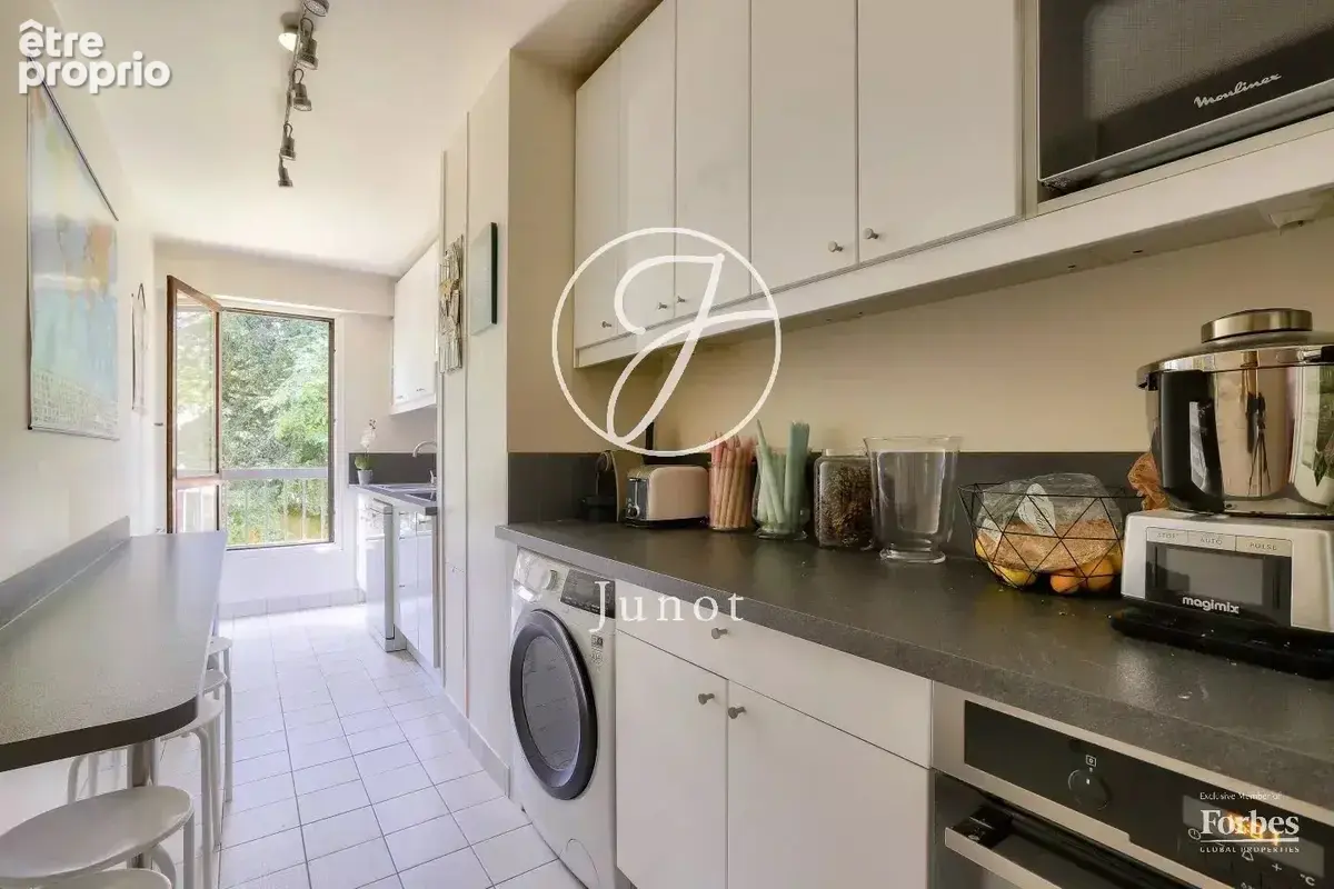 Versailles - PLACE LABOULAYE -  Appartement - 5 chambres -120 m². - photo 11