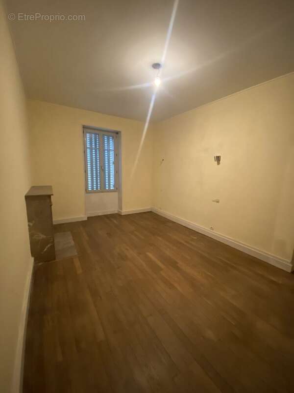 Maison à NOUZERINES