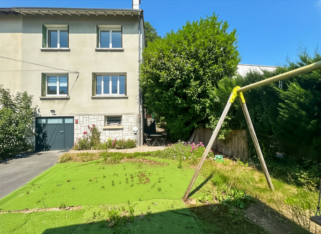 Maison à VERRIERES-LE-BUISSON