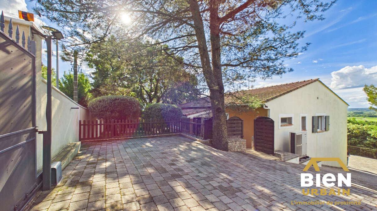 Maison 148 m² à Sainte-Anastasie  - photo 8