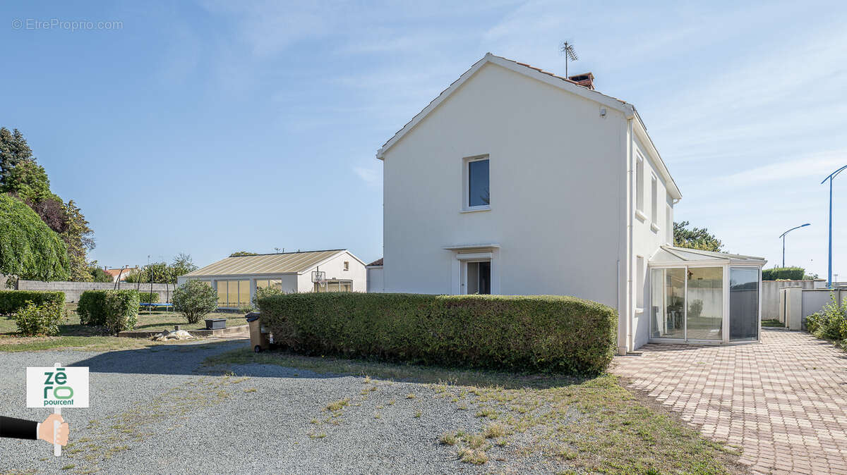 Maison à LES MAGNILS-REIGNIERS