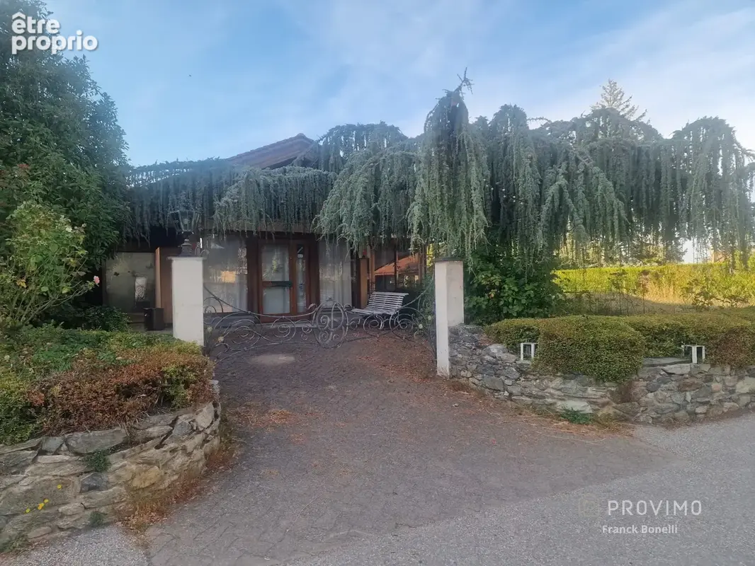 YVOIRE — Vue panoramique sur le Léman, deux terrasses et un potentiel rare - photo 2