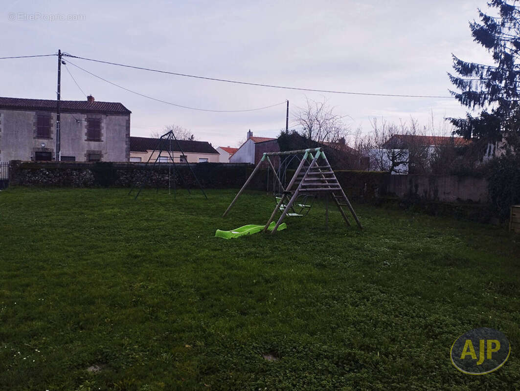 Terrain à TIFFAUGES