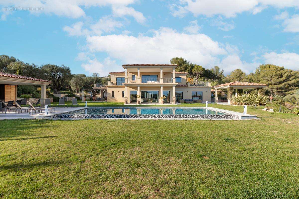 Maison à ROQUEFORT-LES-PINS