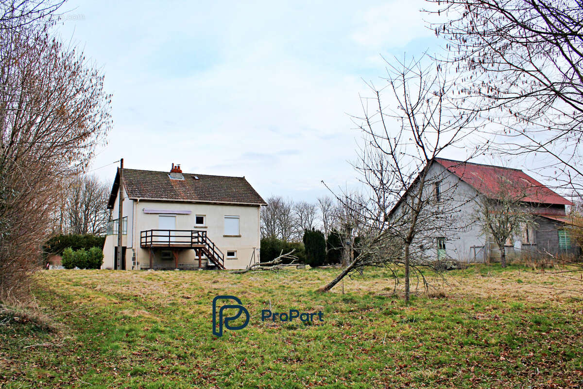 Maison à CHAPDES-BEAUFORT