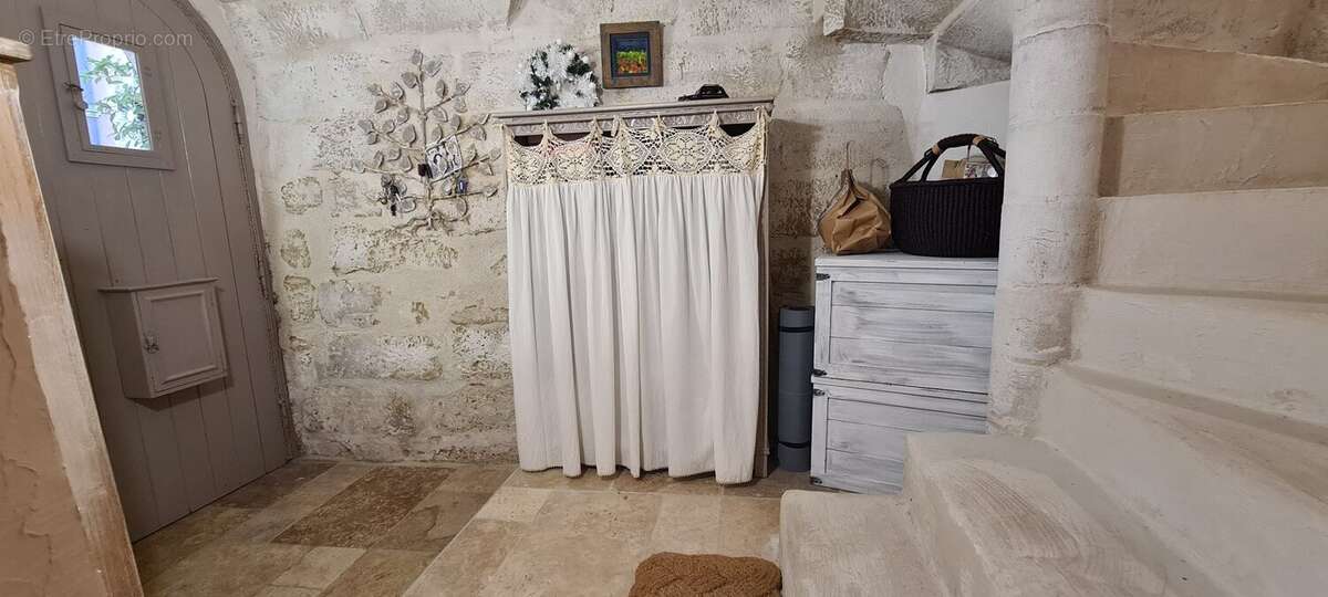 Maison à SAINT-QUENTIN-LA-POTERIE