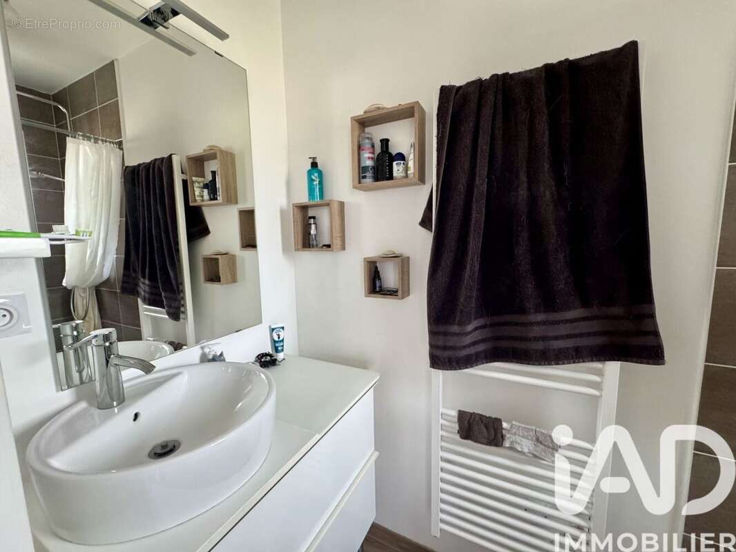 Maison 109 m² à Germignac  - photo 9