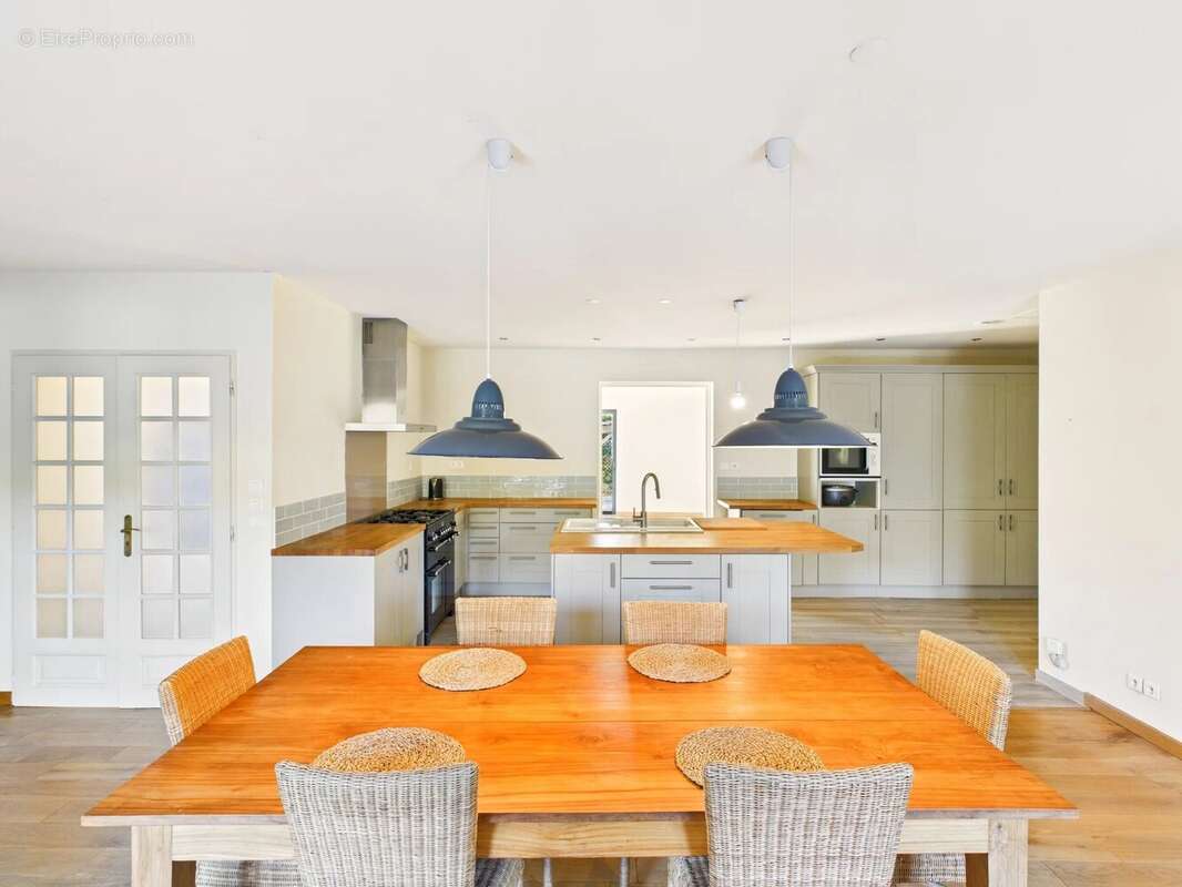 Maison à MONTAIGU-DE-QUERCY