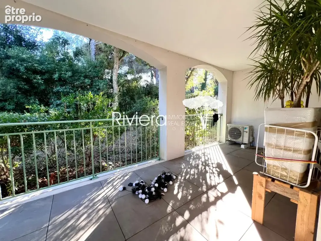 Grand 2 pieces avec double garage et piscine ! - photo 3