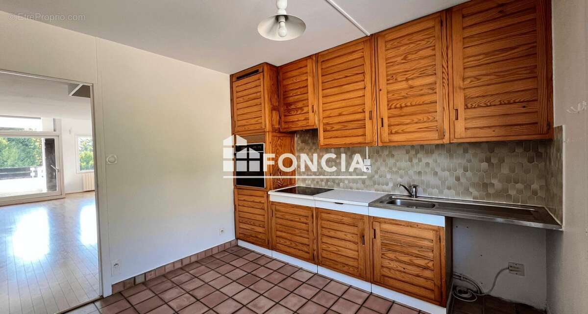 SAINT ISMIER - Magnifique appartement duplex en dernier étage avec piscine - photo 8