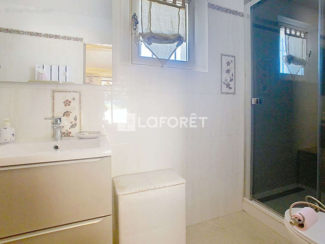 Maison La Valette-du-Var -  5 pièces - 154 m² - photo 13