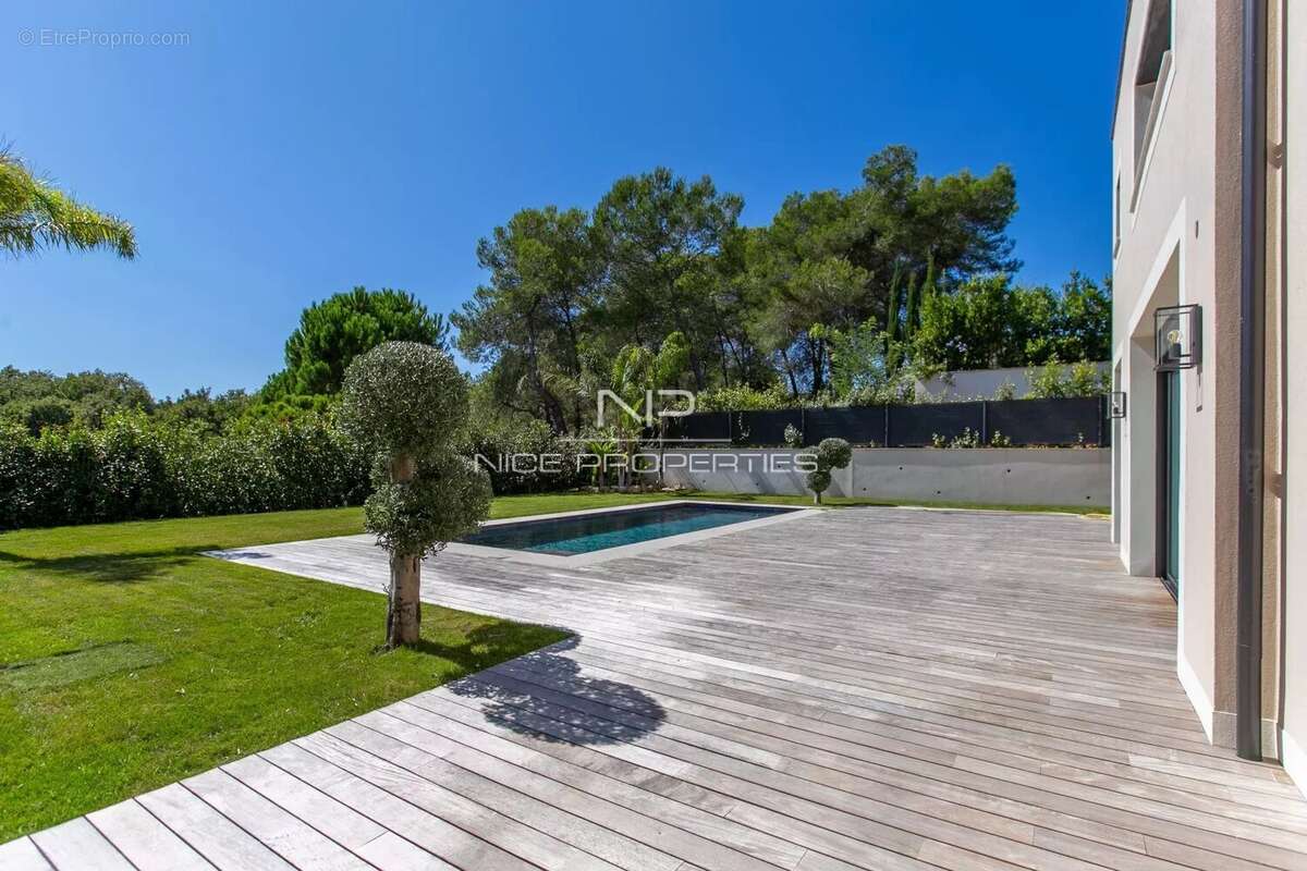 Maison à MOUANS-SARTOUX