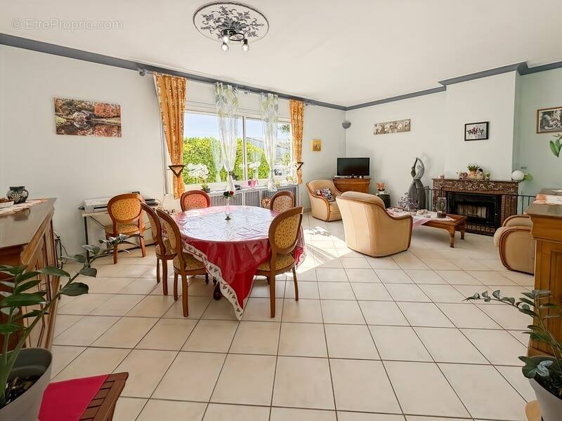 Maison à VALENCE-SUR-BAISE