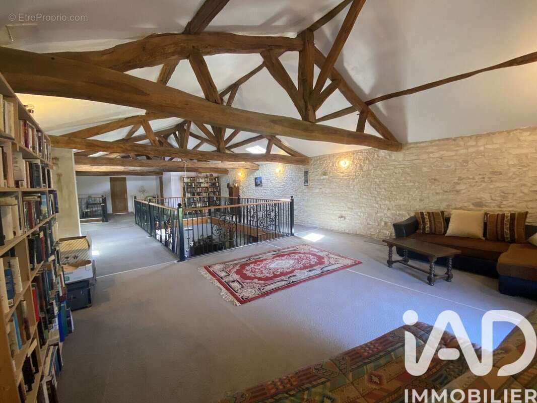 Maison 341 m² à Cezais  - photo 3