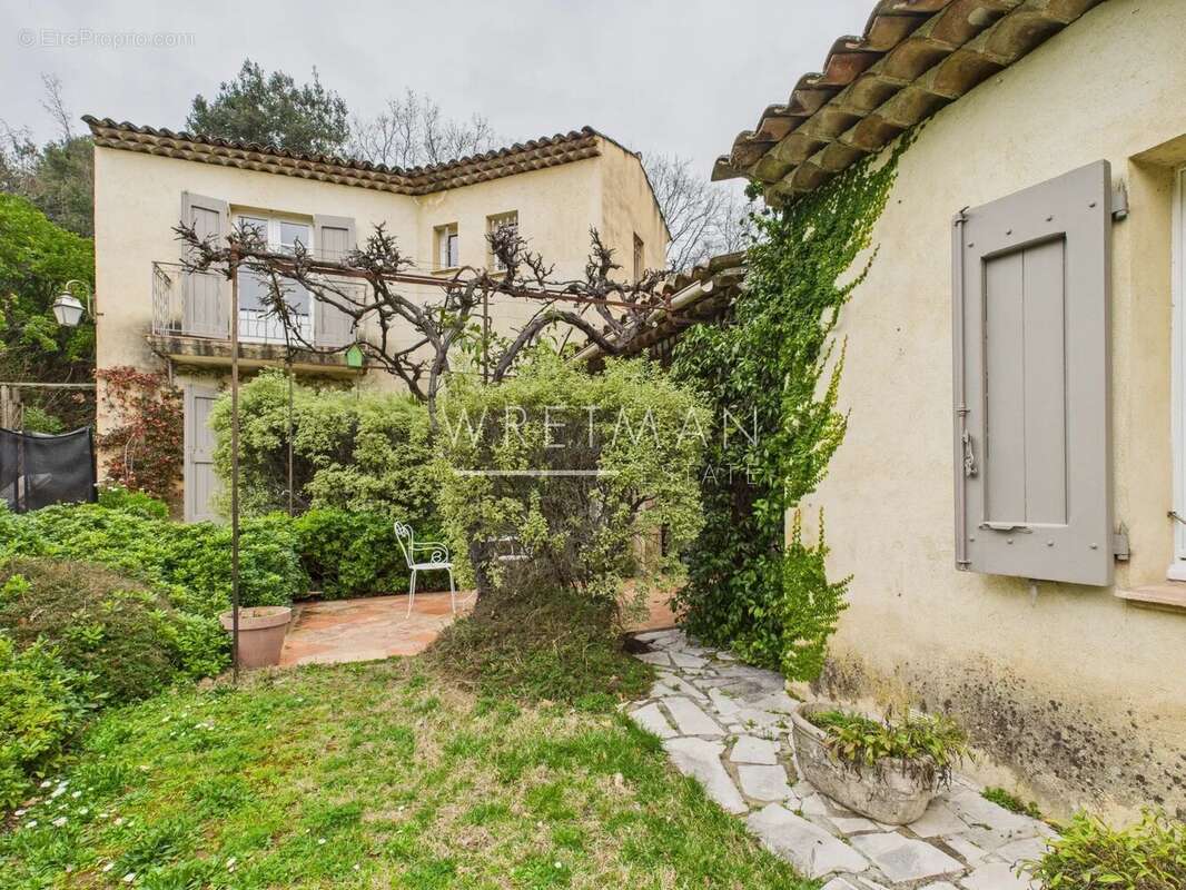 Maison à ROQUEFORT-LES-PINS