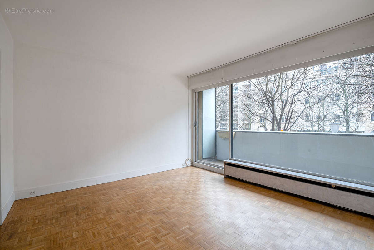 Appartement à PARIS-14E