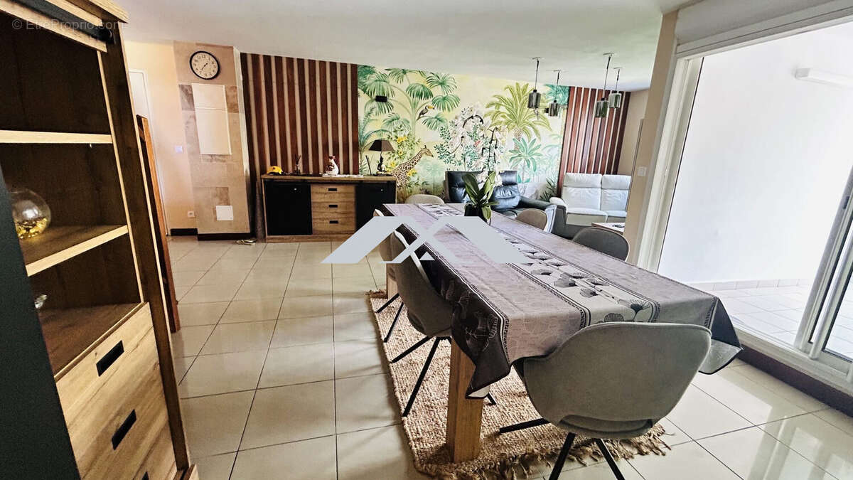 SALLE A MANGER - Appartement à LA POSSESSION