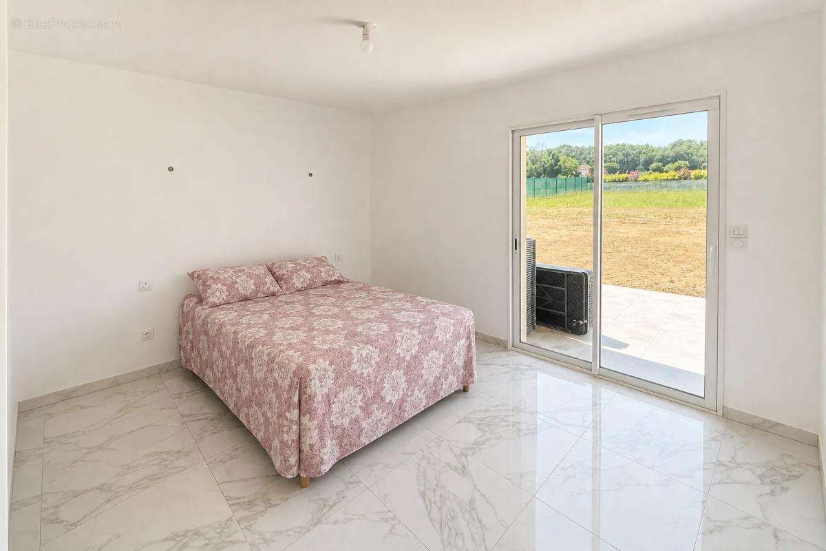 Aussonne - Maison contemporaine 6 pièces de 159 m² - photo 9