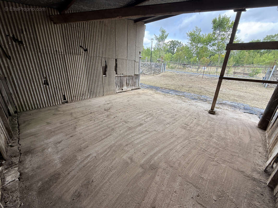 Vente dépôt avec hangar et terrain constructible Saint Affrique - photo 8