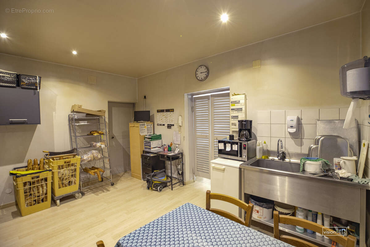 Commerce à LAROQUEBROU