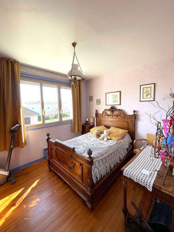 Maison à COMMELLE-VERNAY