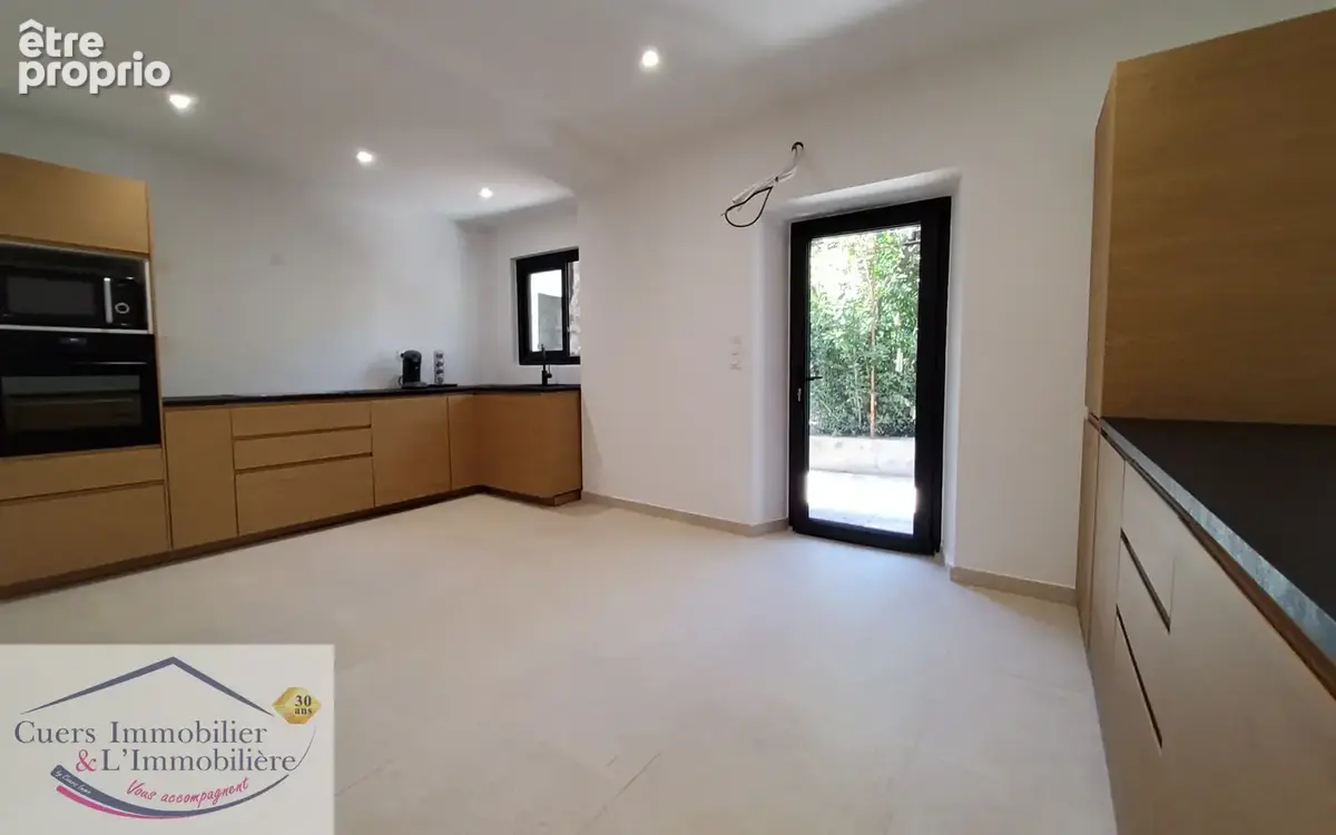 CUERS, propriété T6 -  182m2 + dépendance 50m2 - photo 4