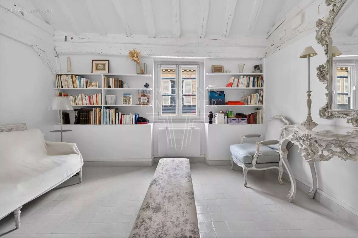 Appartement à PARIS-7E
