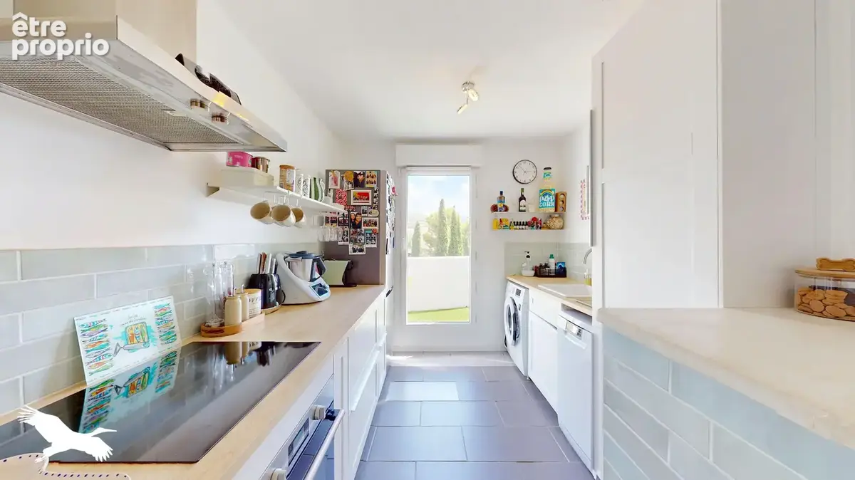 A VENDRE - Secteur Mazargues, Appartement 2 pièces de 57m² avec terrasse et Garage en SUS - Dernier étage - photo 5