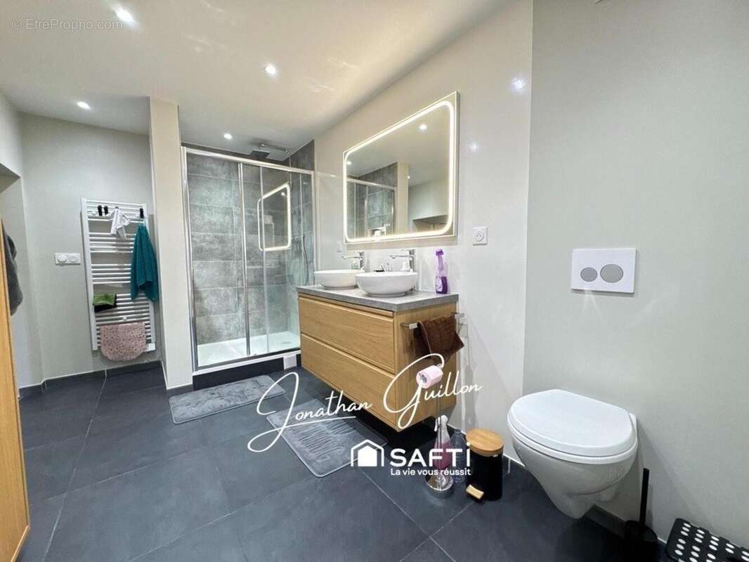 Maison 175 m² à Montceaux-Les-Meaux  - photo 9