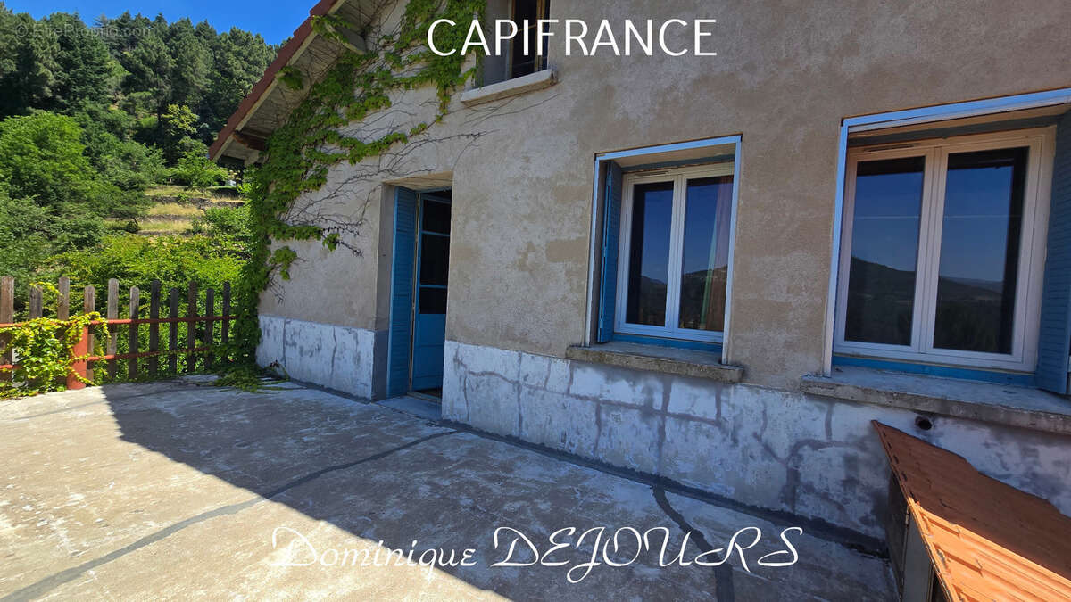Nichée au cœur de la nature, sans vis-à-vis et avec une vue remarquable, grande maison de 7 (voir 8) chambres et de belles terra - photo 25