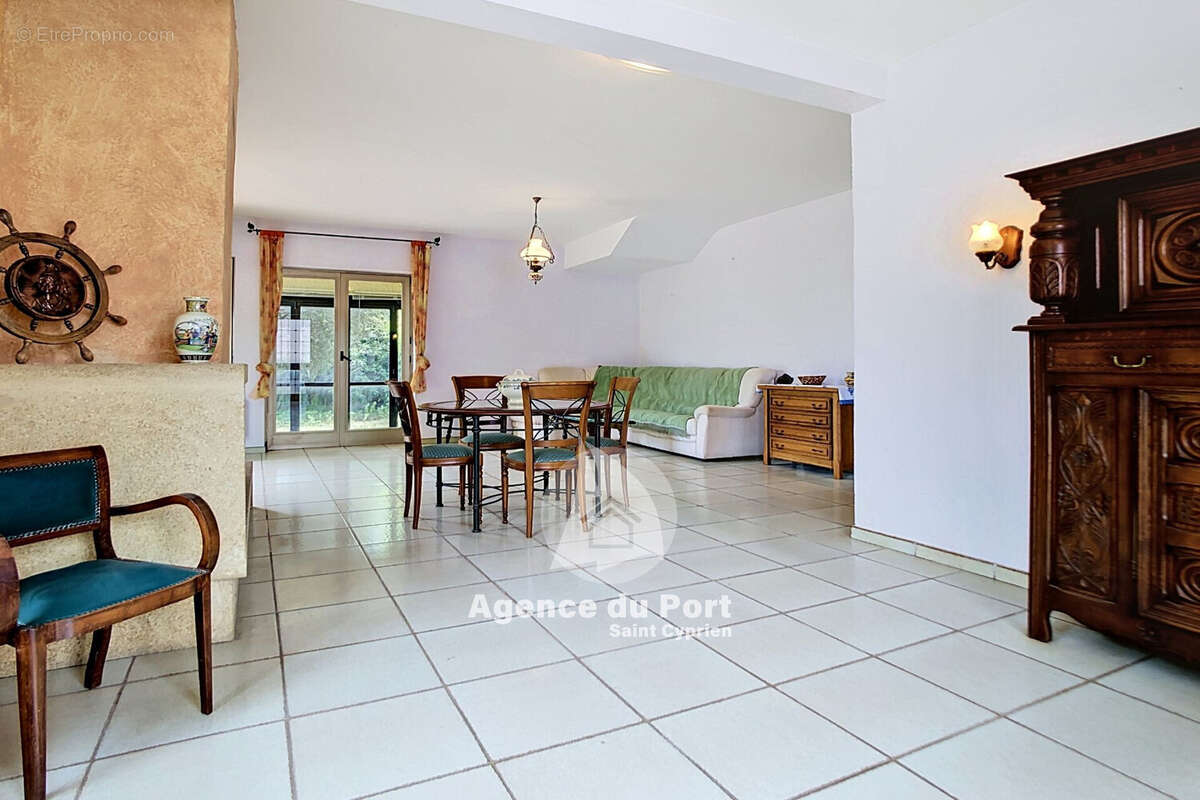 Maison à SAINT-CYPRIEN