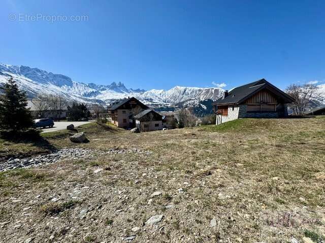 Terrain à ALBIEZ-MONTROND