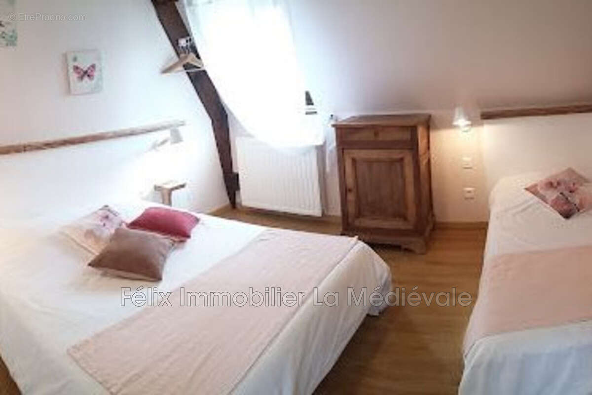 Maison à SAINTE-NATHALENE